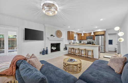 Wilmington House | The Oriole | Dog-Friendly | Game Room Near Wrightsville Beach & UNCW