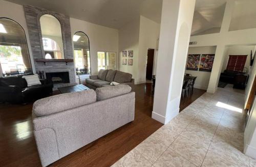 Casebolt And Germaine Estates House | The Paradise Valley Golf Course Estate