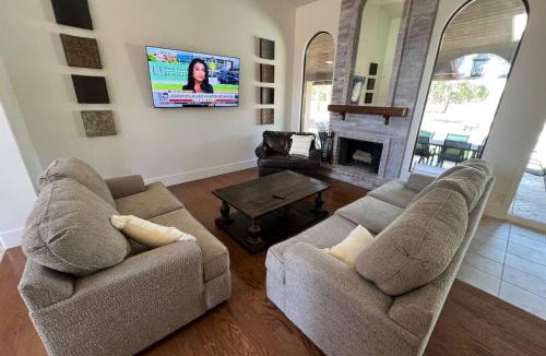 Casebolt And Germaine Estates House | The Paradise Valley Golf Course Estate