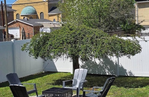 Huntington House | The Park House A 5 Bedroom Retreat w/Game Room & Fire Pit