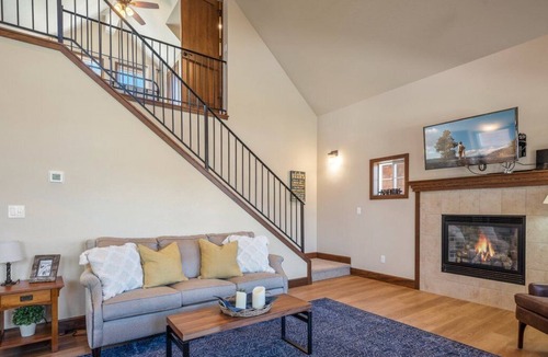 Dover Bay House | The Pearl Of Pend Oreille - 1 Bedroom and Loft 2 Bath Parkside Bungalow