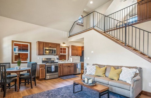 Dover Bay House | The Pearl Of Pend Oreille - 1 Bedroom and Loft 2 Bath Parkside Bungalow
