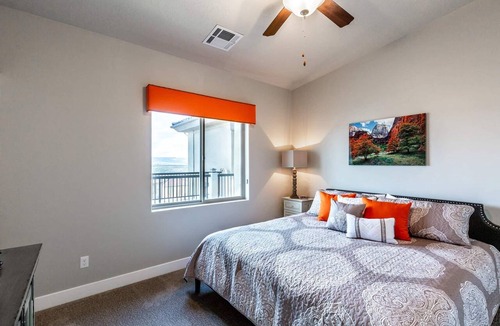 St. George Condo | The Penthouse AMAZING VIEWS, Great location!