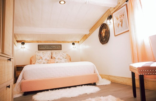 Nephi House | The Pink Hayloft
