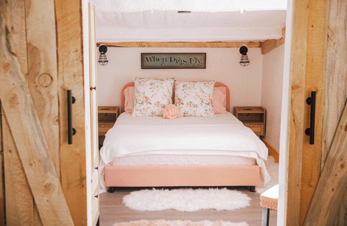 Nephi House | The Pink Hayloft