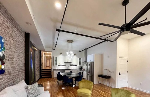 Glasgow Apartment | The Plaid Peacock - minutes from Mammoth Cave. Family sized, downtown Glasgow!