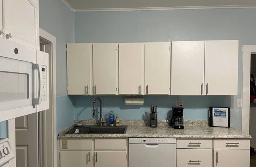 Mc Gill House | The Purple Door -FRESHLY UPGRADED AIR CONDITIONING NOW AVAILABLE-
