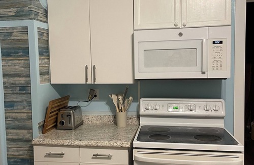 Mc Gill House | The Purple Door -FRESHLY UPGRADED AIR CONDITIONING NOW AVAILABLE-