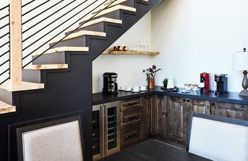 Alpine Cabin | The Raven House, new luxe cabin with beautiful mountain views, Sleeps 10!
