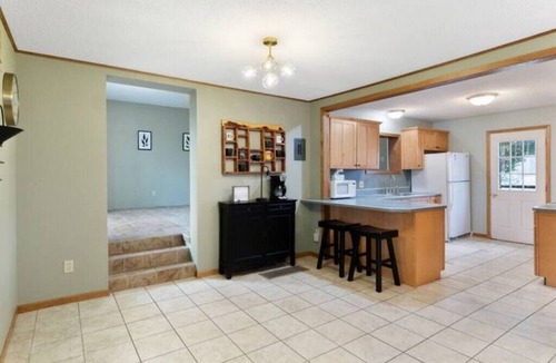 Cedar Falls House | The Rest on the River - projector - fire pit - sunroom - contractors welcome