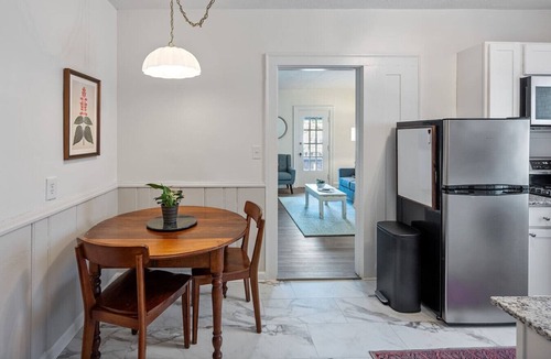 Roselawn Finance Apartment | The Retreat - Warm and Convenient Guest Suite