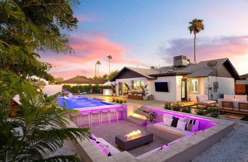 South Scottsdale House | The Scottsdale Diamond - Luxury Custom Designed Oasis 16+Guests 10 beds, 4 baths