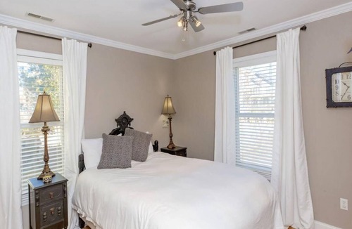 Surf City House | The Sea Urchin - Charming 4 Bedroom Coastal Home