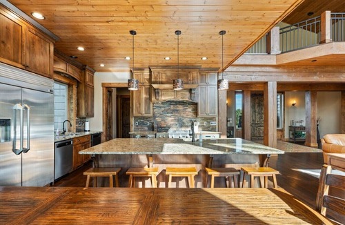 Ashton House | The Shores Estate - 2 Luxury Lodges! Private Lake! Sleeps 80! Events!
