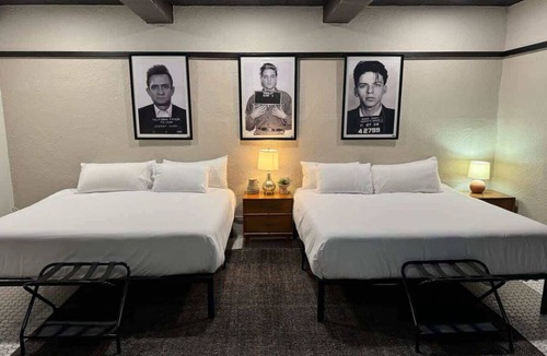Bisbee Hotel | The Signature Room with 2 King Beds Ground Floor