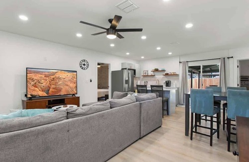 Encanto House | The Spot at Tenth Midtown 3BR Home + Private Yard