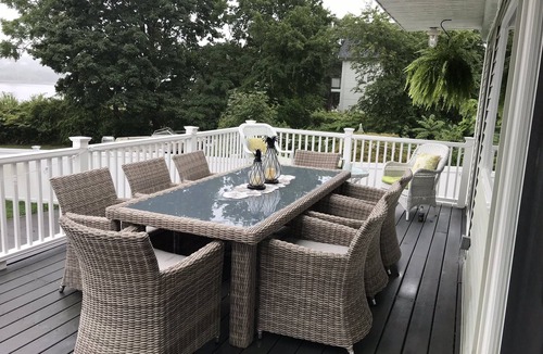 Somerset House | The Tequila Sunrise House is a beautiful waterfront 5 Bedroom home