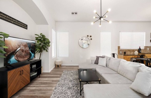 Cooper Commons House | The Thirsty Cactus: Spacious Oasis Pool & Spa