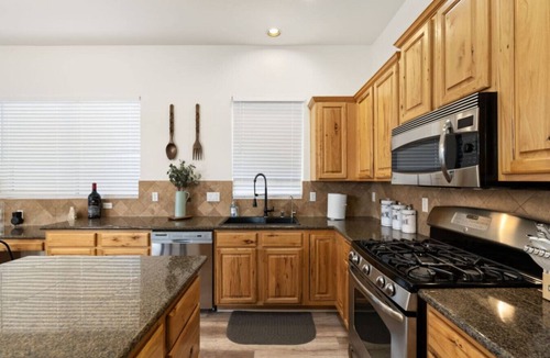 Cooper Commons House | The Thirsty Cactus: Spacious Oasis Pool & Spa