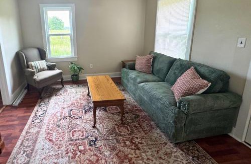 Elizabethtown House | The Traveler's Cottage - close to sports park, downtown and Bourbon Trail