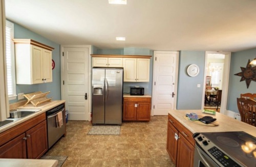 Delphos Bed & Breakfast | THE VICTORIAN GUESTHOUSE BED & BREAKFAST - Room 3