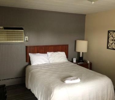 Walpole Hotel | The Walpole Motel