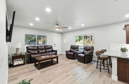 Auberry House | The White House Coveted Triplex Near Lake