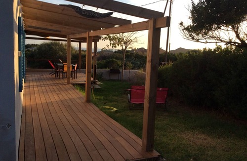 Centuri House | The wild nature of Cap Corse on the water's edge, backed by mountains