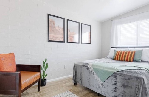 Southwest Village Apartment | This apartment is a 2 bedroom(s), 1 bathrooms, located in Scottsdale, AZ.