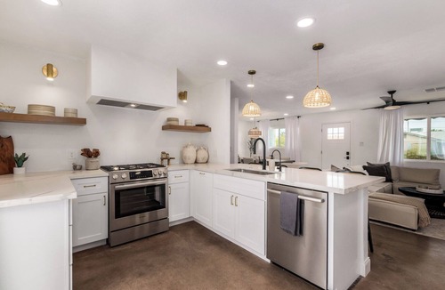 Papago Parkway House | This house is a 3 bedroom(s), 2 bathrooms, located in Scottsdale, AZ.