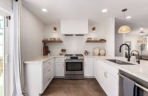 Papago Parkway House | This house is a 3 bedroom(s), 2 bathrooms, located in Scottsdale, AZ.