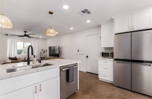 Papago Parkway House | This house is a 3 bedroom(s), 2 bathrooms, located in Scottsdale, AZ.