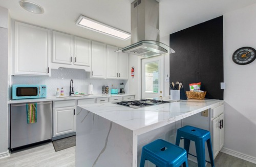 New Papago Parkway House | This house is a 4 bedroom(s), 2 bathrooms, located in Scottsdale, AZ.