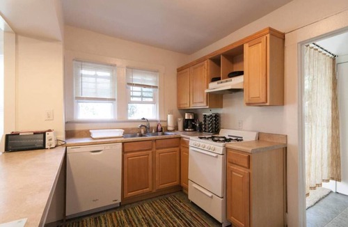 Golden Hill Apartment | This is a clean and well maintained apartment in a very desirable area of Golden Hill