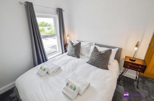 Salisbury Apartment | Thomas 1 bed Apartment with cathedral views - STAYSEEKERS