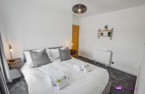 Salisbury Apartment | Thomas 1 bed Apartment with cathedral views - STAYSEEKERS