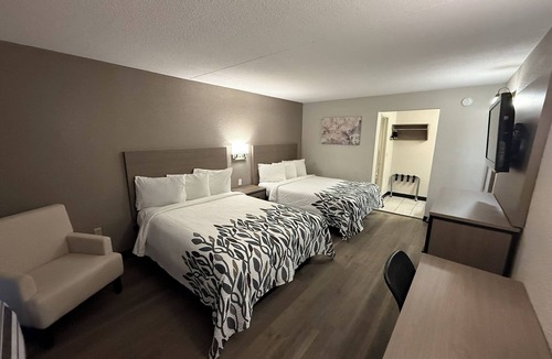 Tucson Hotel | Three 2 Queen Bed Units—Clean, Spacious & Ideal for Families or Friends