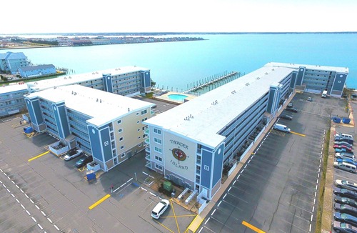 Midtown Ocean City Condo | Thunder Island 7A-Baywater 39th St, Pool, Elev, W/D, AC