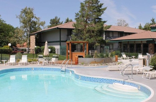 Sparks Resort | Thunderbird Resort Club - Spacious One-Bedroom W/Kitchen