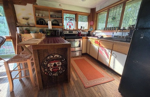 White Salmon Apartment | Thunderbird Treehouse, a cozy artisan built home overlooking Mt Hood.