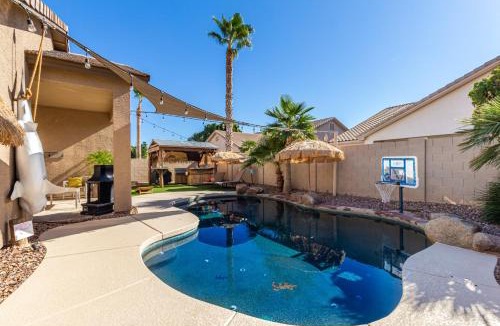 Ashley Park House | Tiki Time Perfect Pool Home in Chandler! Sleeps 8! home
