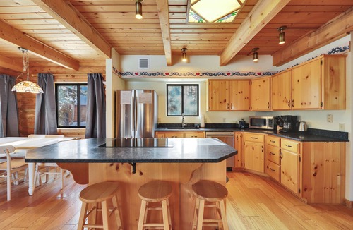 Steam Engine Meadows Cabin | Timber Lodge Cabin – Secluded Sauna Retreat 3 Mins to the Slopes
