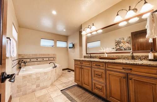 Flagstaff Cabin | Timberloft Luxury Lodge, HOT TUB , GOLF COURSE views, secluded & private