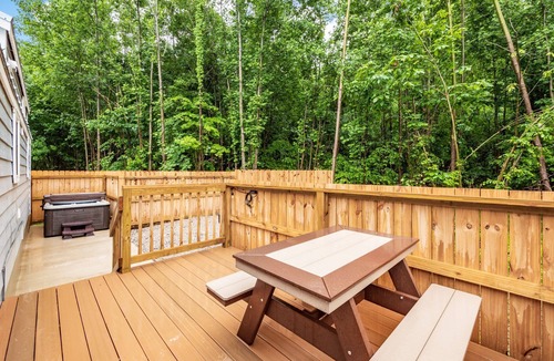 Laurelville House | Tiny Home Cabin in Hocking Hills with 60 acres private trails
