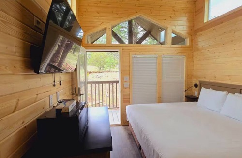 Page Cabin | Tiny Home King Room #9B