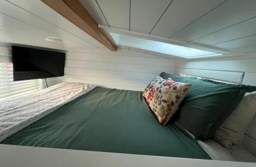 Apple Valley House | Tiny Home Lodge Near Zion and Bryce National Park Breathtaking Views Hot Tub