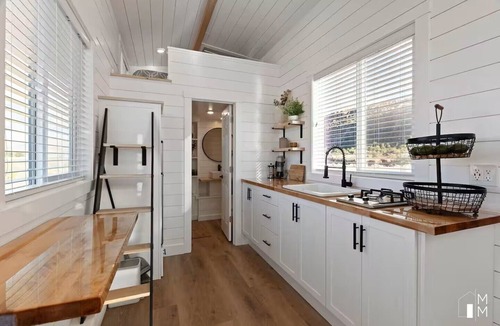 Apple Valley House | Tiny Home Near Zion National Park with Breathtaking Views, Star Gazing, Hot Tub