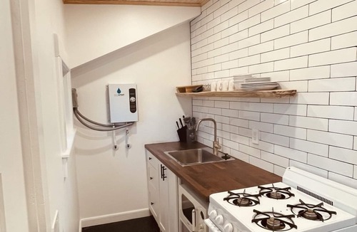 Ocean View House | Tiny House Near Beach & Naval Base - Privacy Fence