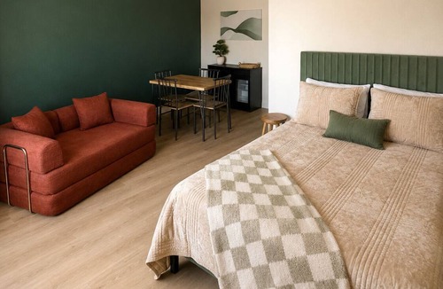 Show Low Hotel | Toasty Timbers room at Kiva on the main street in Show Low