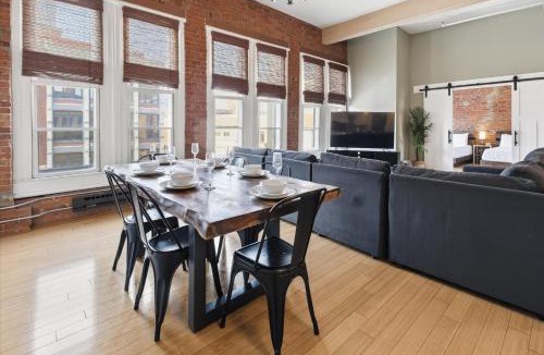Wholesale District House | Top Floor Loft 4 Bedrooms and 2 000 sq ft